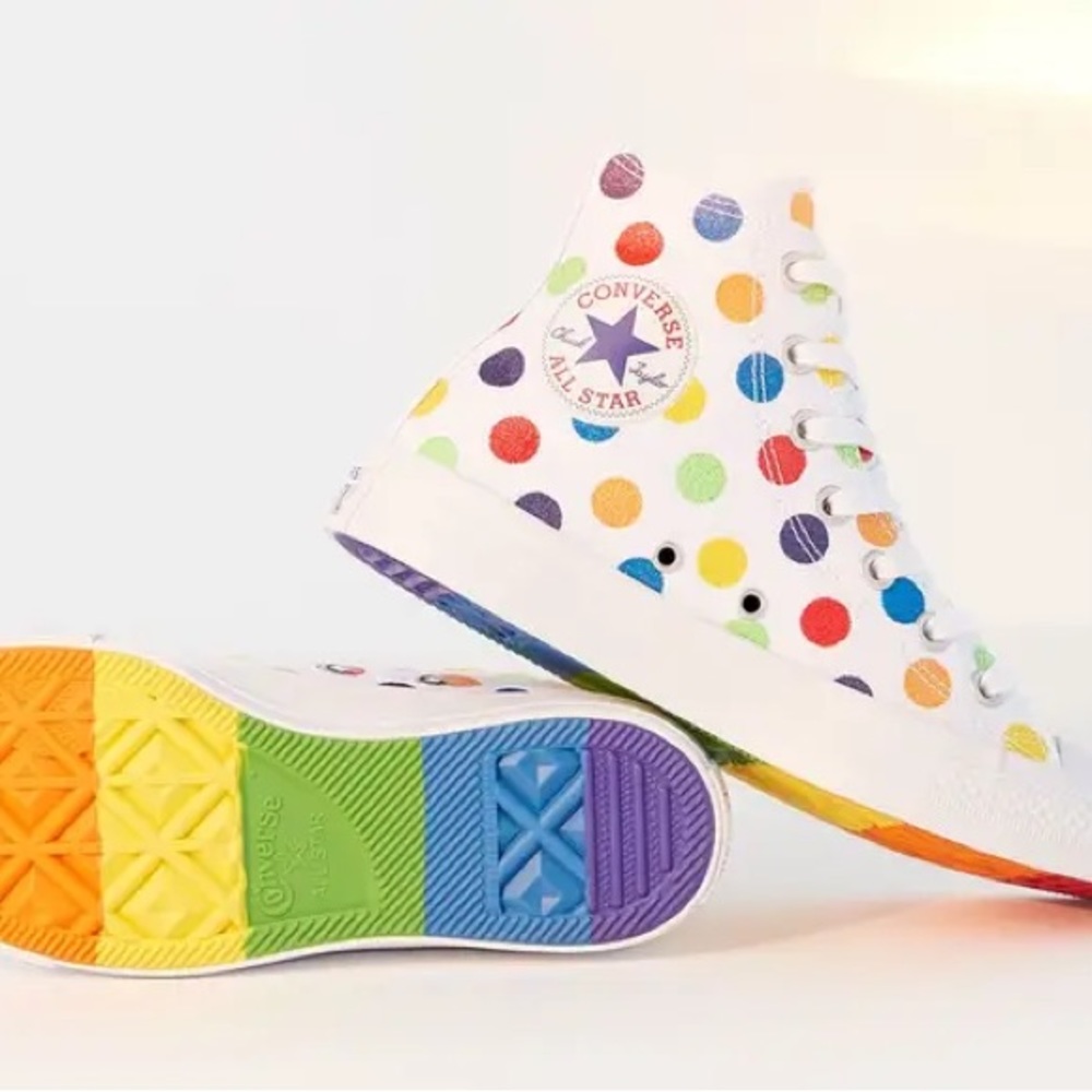 Miley Cyrus Rainbow Dots Chuck Taylor Converse men’s 7.5 and women’s are a 9.5